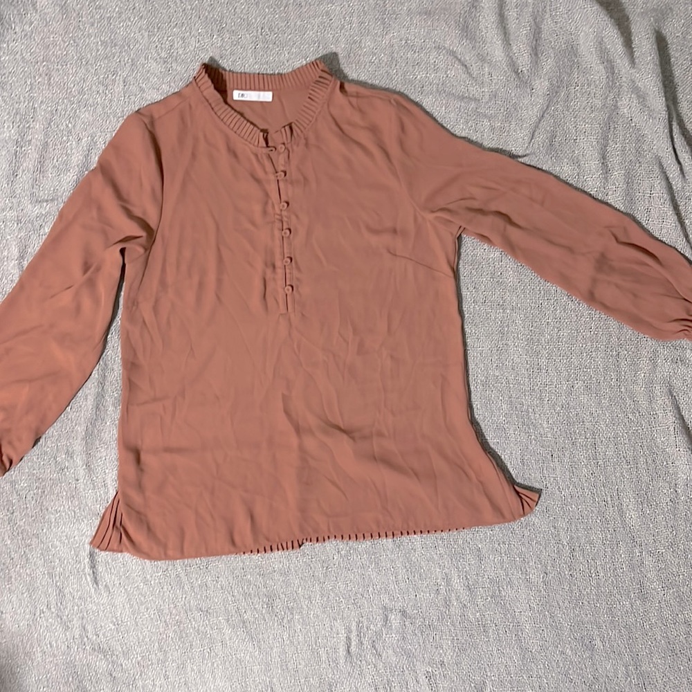 Full Sleeve Buttoned Blouse (High-Low)